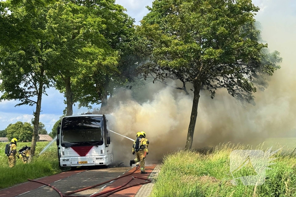Stadsbus volledig in brand