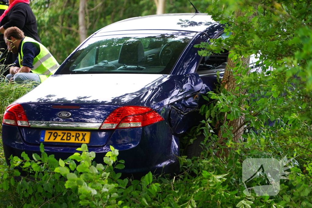 Voertuig raakt van de weg