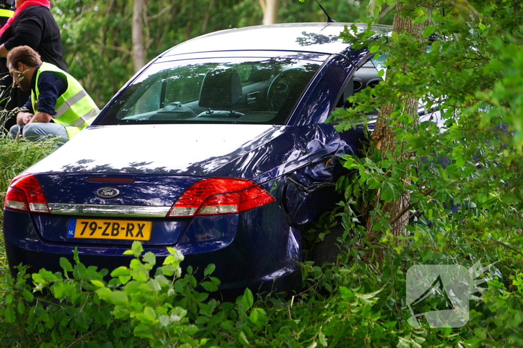 Voertuig raakt van de weg