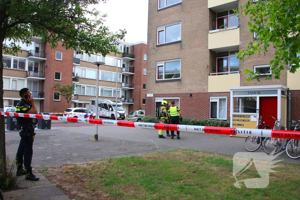 Hulpdiensten groots ingezet voor persoon op balkon, flats ontruimd