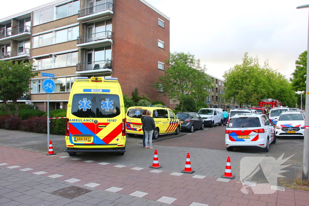 Hulpdiensten groots ingezet voor persoon op balkon, flats ontruimd