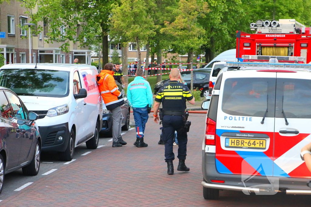 Hulpdiensten groots ingezet voor persoon op balkon, flats ontruimd