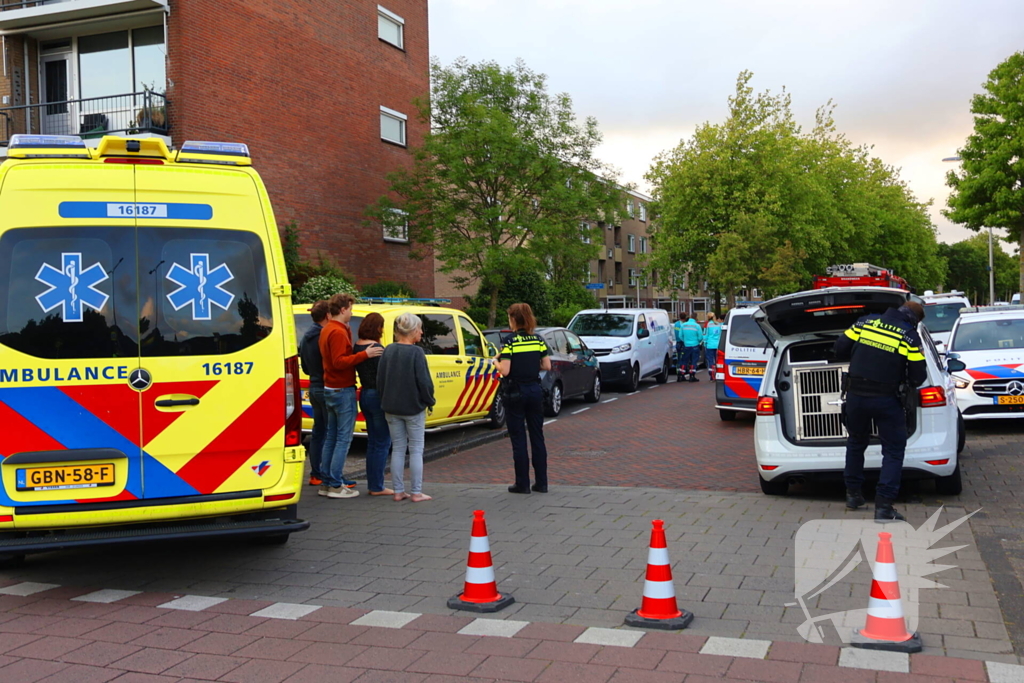 Hulpdiensten groots ingezet voor persoon op balkon, flats ontruimd