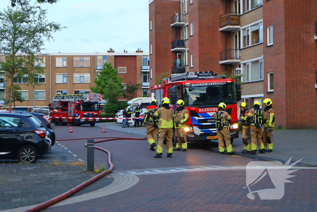 Hulpdiensten groots ingezet voor persoon op balkon, flats ontruimd