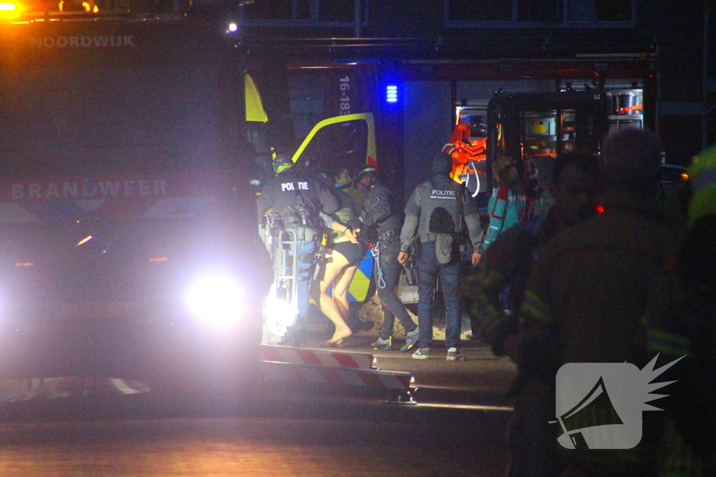 Hulpdiensten groots ingezet voor persoon op balkon, flats ontruimd