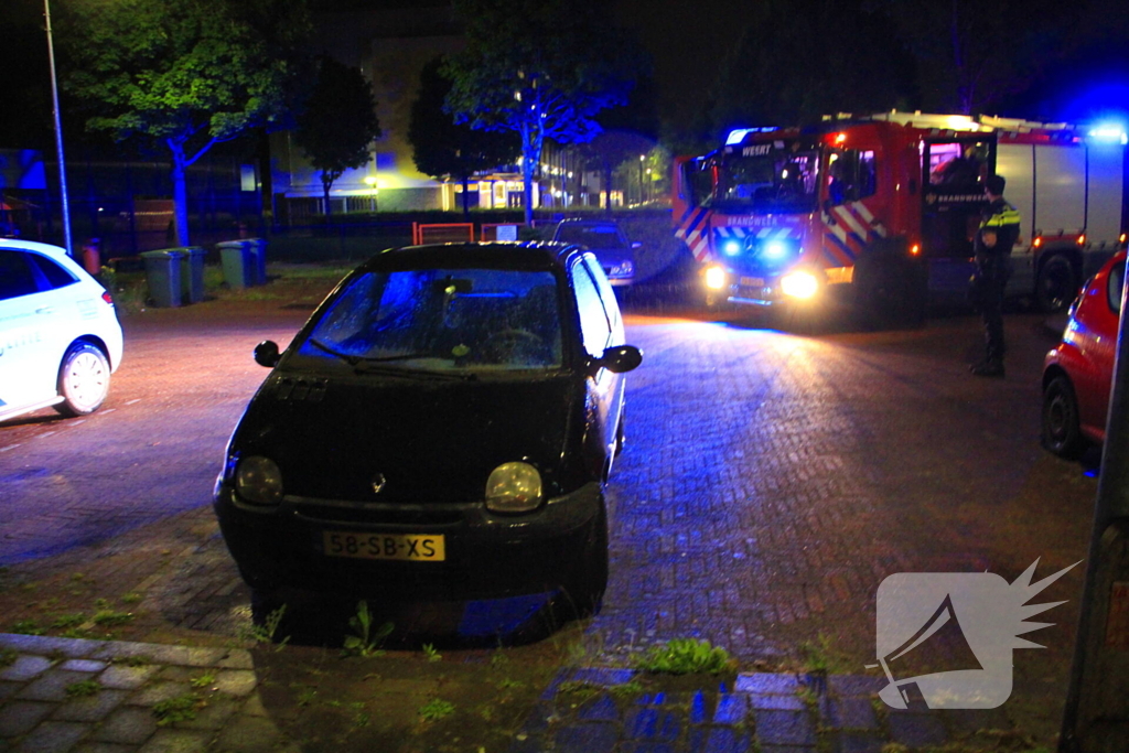 Buurtbewoners starten blussing autobrand