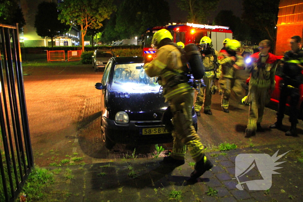Buurtbewoners starten blussing autobrand