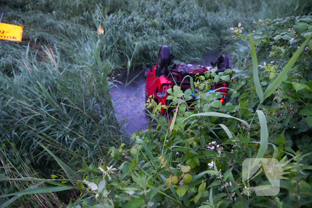 Vier gewonden nadat auto te water raakt