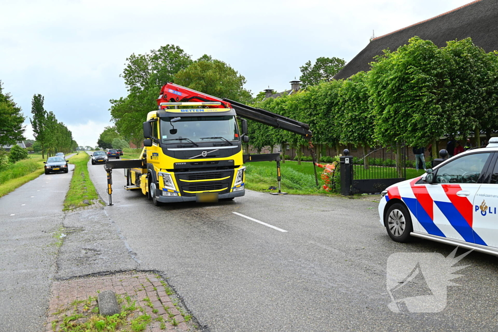 Automobilist eindigt in sloot