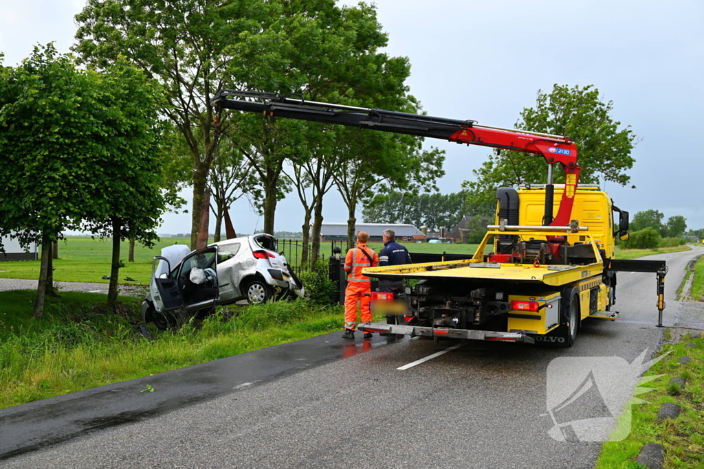 Automobilist eindigt in sloot