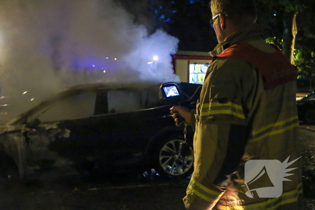 Auto volledig verwoest door brand