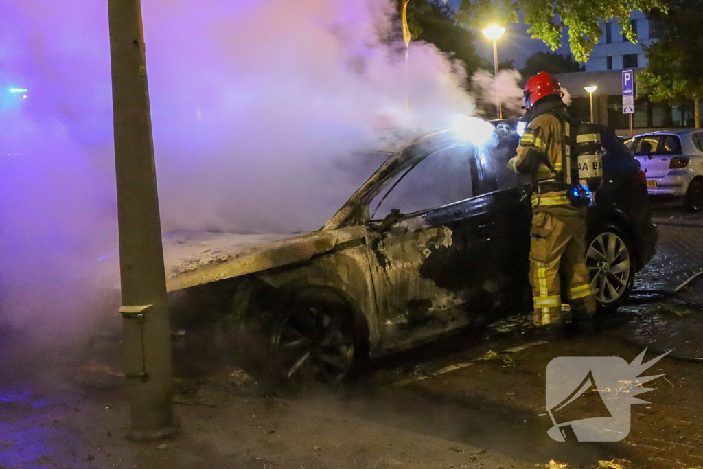 Auto volledig verwoest door brand