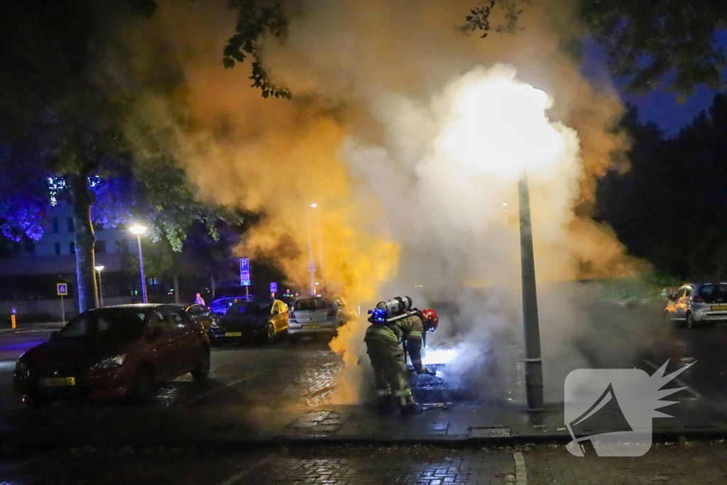 Auto volledig verwoest door brand