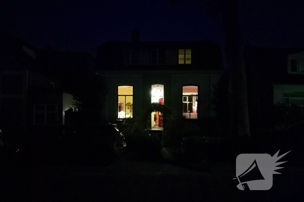 Politie doet onderzoek naar explosie bij woning