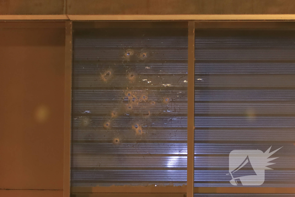 Schietincident laat kogelinslagen achter op flatgebouw