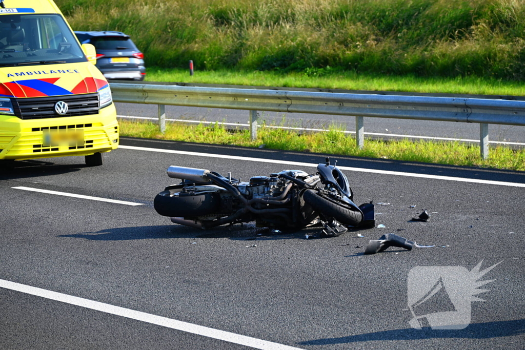 Motorrijder gewond na crash