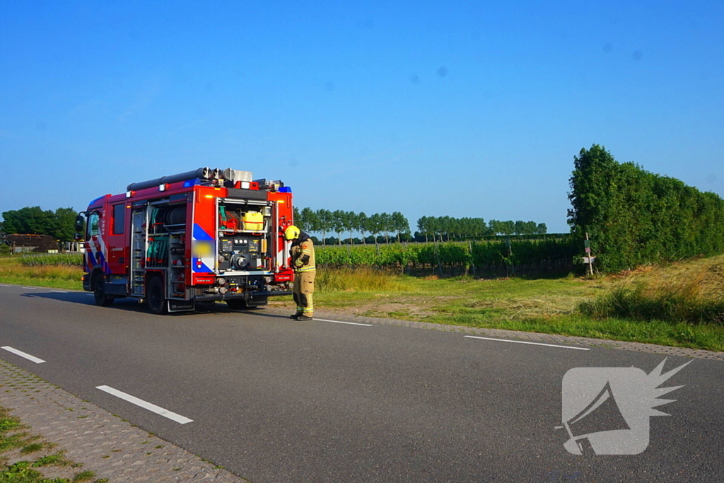 Ongeval met crossmotor in weiland