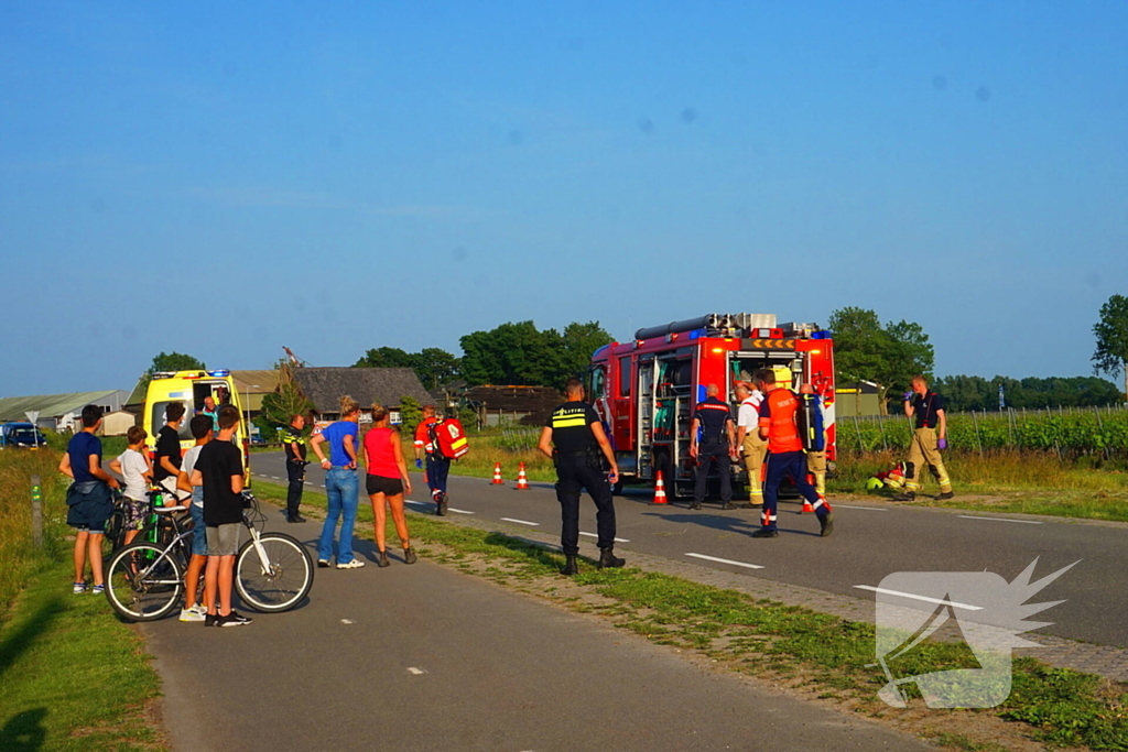 Ongeval met crossmotor in weiland