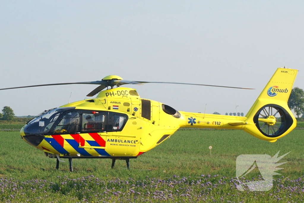 Ongeval met crossmotor in weiland