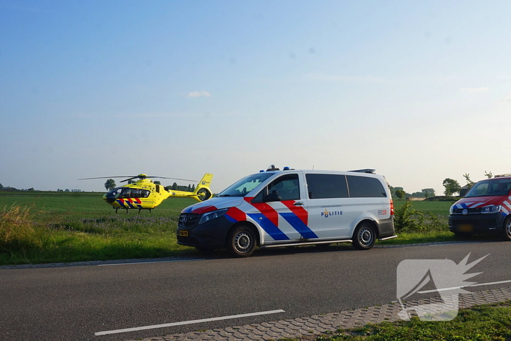 Ongeval met crossmotor in weiland