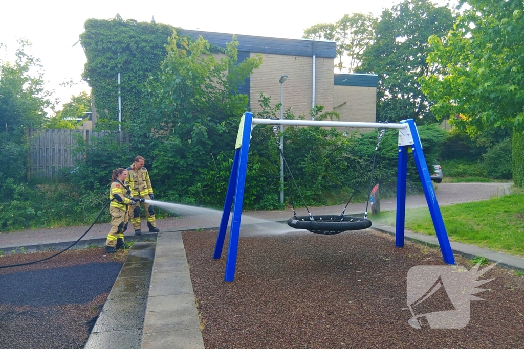 Speeltuin in vlammen door jeugd