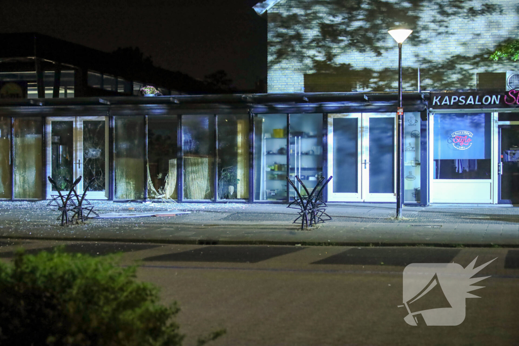 Explosie verwoest eethuis en schokt buurtbewoners