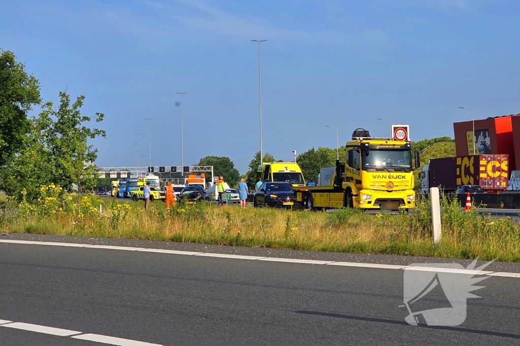 Ongeval met gewonde leidt tot afsluiting rijbaan