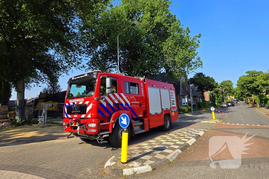 Brandweer verwijdert gevaarlijke hangende tak