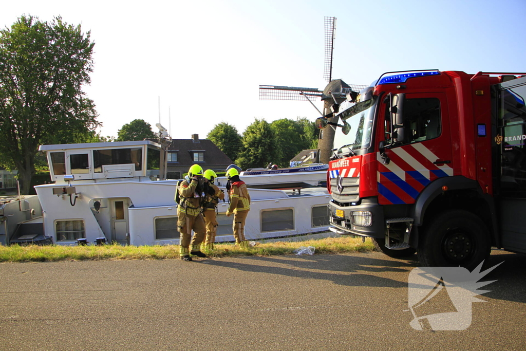 Flinke rookontwikkeling bij brand in schip