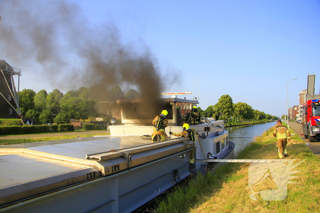 Flinke rookontwikkeling bij brand in schip