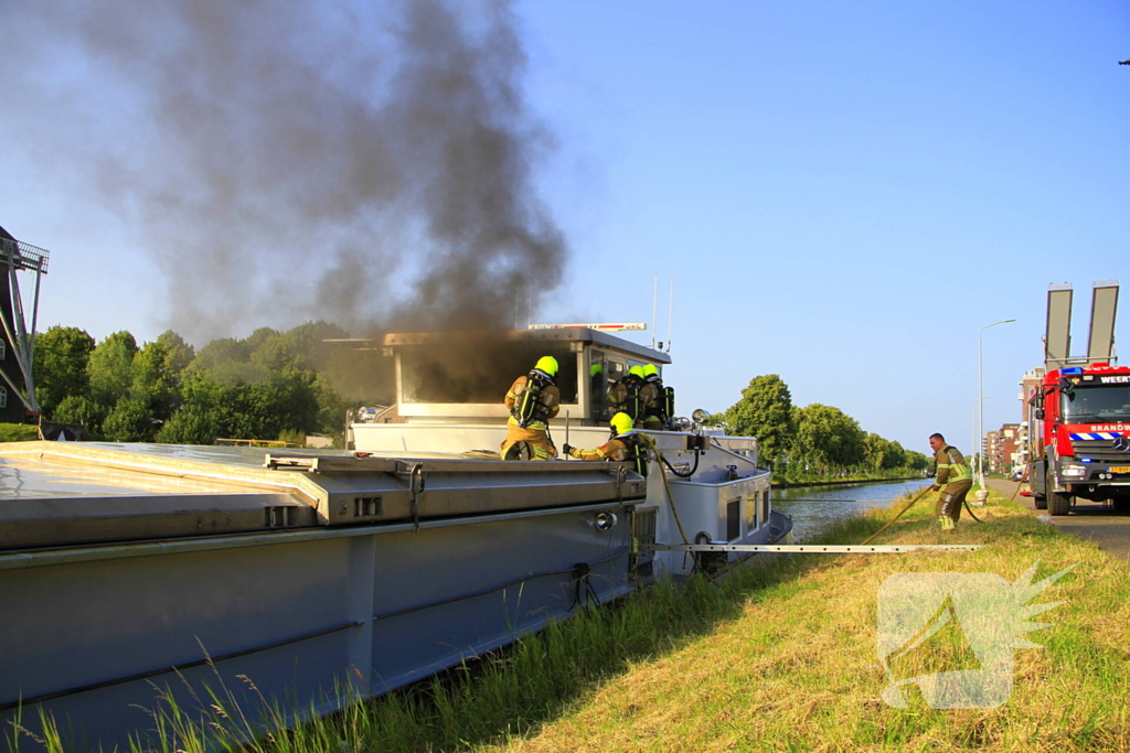 Flinke rookontwikkeling bij brand in schip