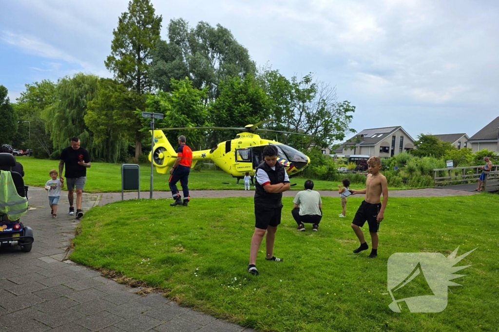 Glazenwasser valt van dakrand