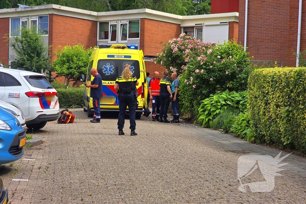 Glazenwasser valt van dakrand