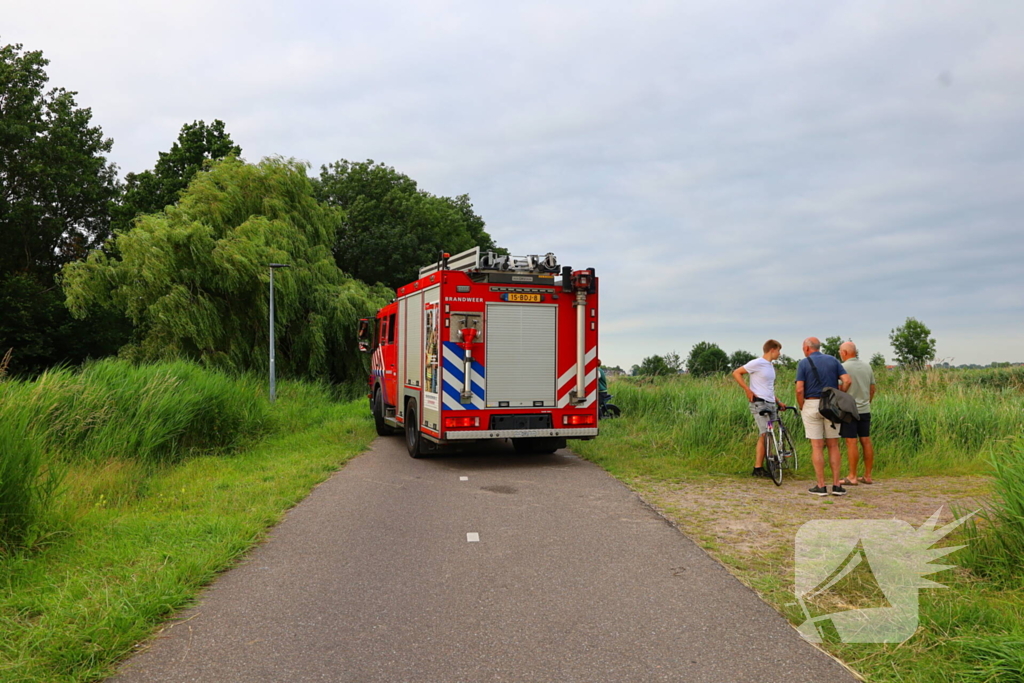 Brand door stoken fikkie bij hooibalen