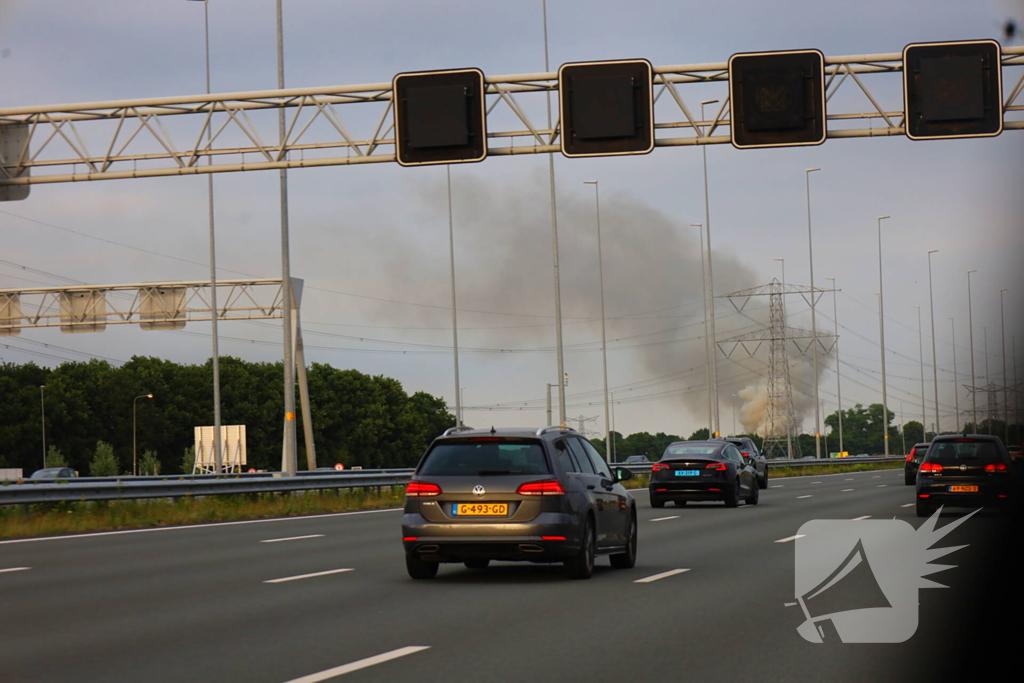 Grote brand bij afvalbedrijf leidt tot rookoverlast