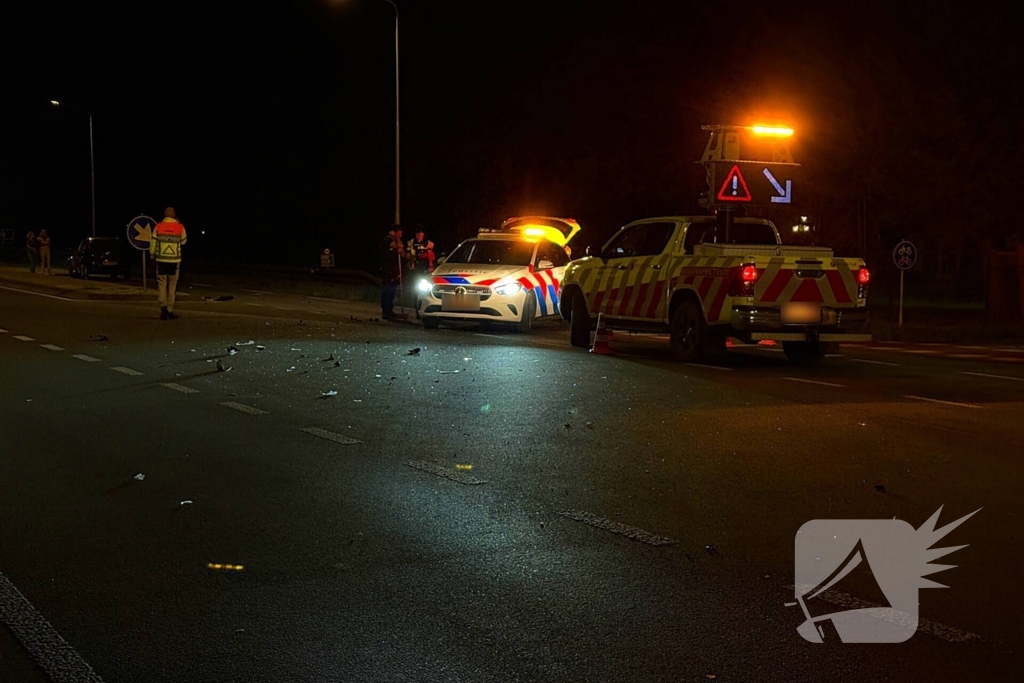 Vrouw rijdt verkeersbord uit de grond zonder gewonden