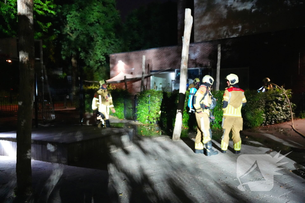 Buitenbrand treft wijk opnieuw, schoolplein getroffen