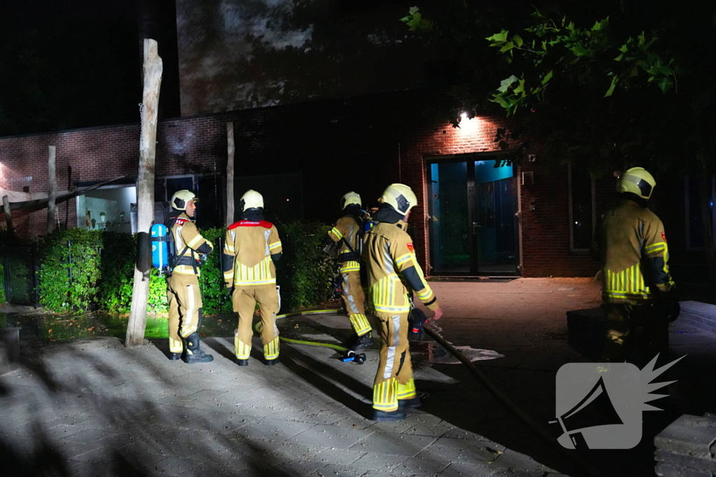 Buitenbrand treft wijk opnieuw, schoolplein getroffen