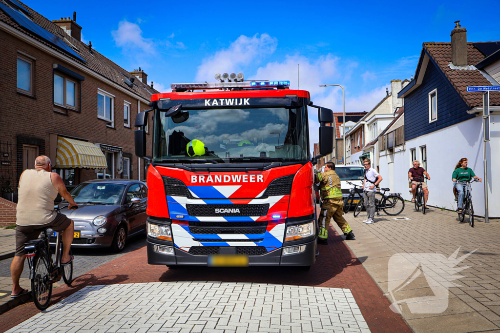 Brandweer bevrijdt kind uit speeltoestel