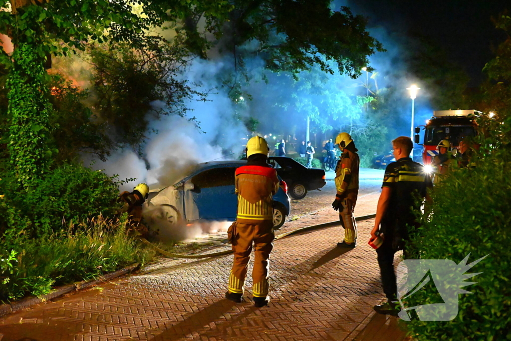 Voertuig in vlammen opgegaan
