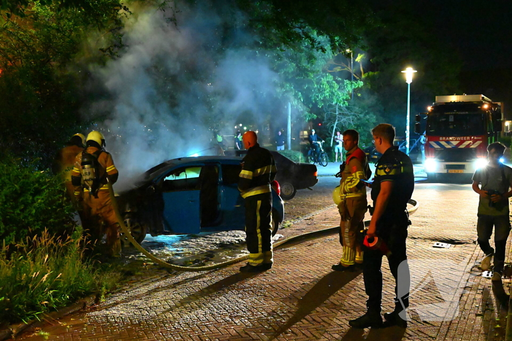 Voertuig in vlammen opgegaan