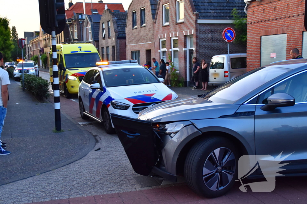 Gewonde bij aanrijding tussen twee personenauto's