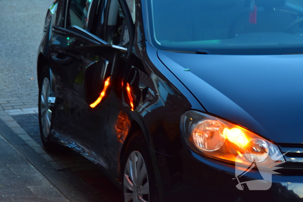 Gewonde bij aanrijding tussen twee personenauto's