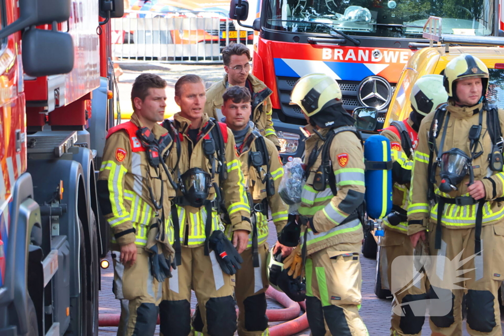 Brand in rieten dak van woning