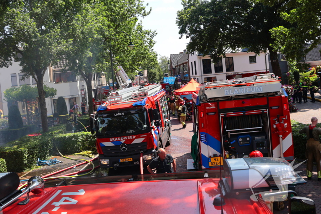 Brand in rieten dak van woning