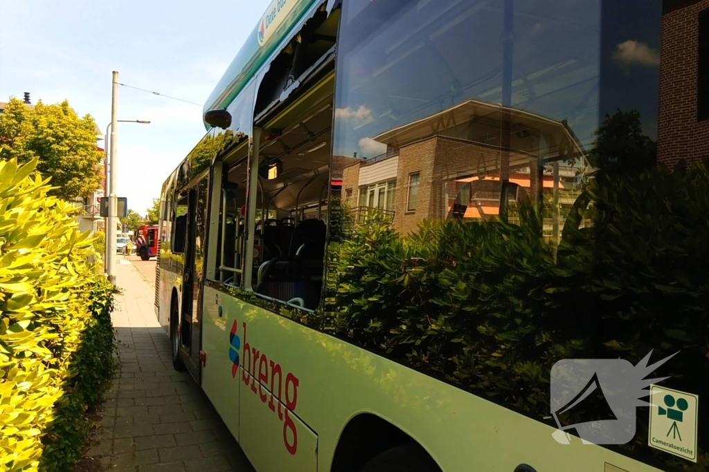 Botsing lijnbus en verhuislift