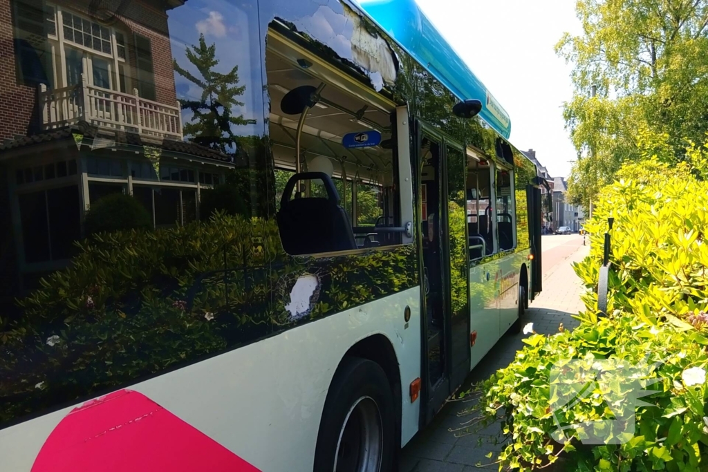 Botsing lijnbus en verhuislift