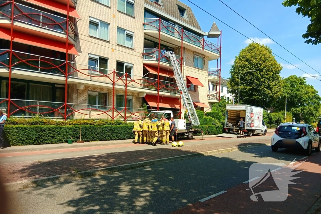 Botsing lijnbus en verhuislift