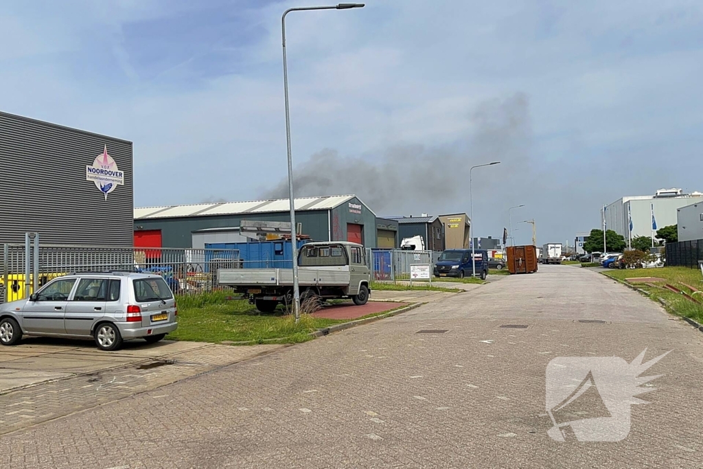 Medewerkers blussen eerste vuur