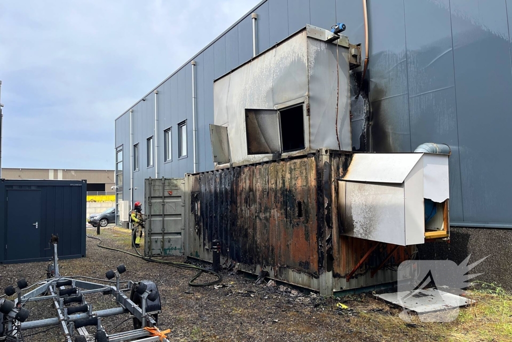 Medewerkers blussen eerste vuur